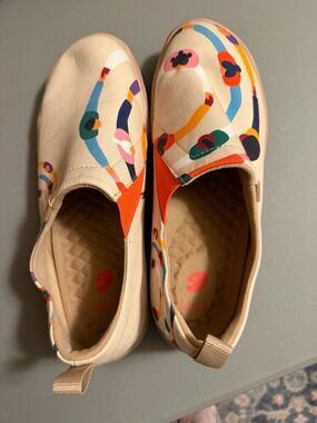 UIN Women's Slip-On Sneakers in Beige with Multicolor Abstract Print